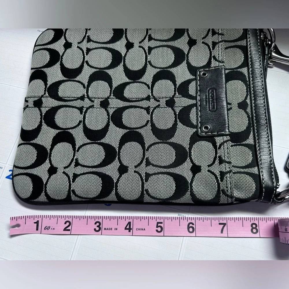 Vintage COACH Black and Cream Crossbody Bag - Picture 9 of 10